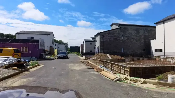 새로 생겨나는 타운하우스 단지. 이곳도 내부는 깔끔하다