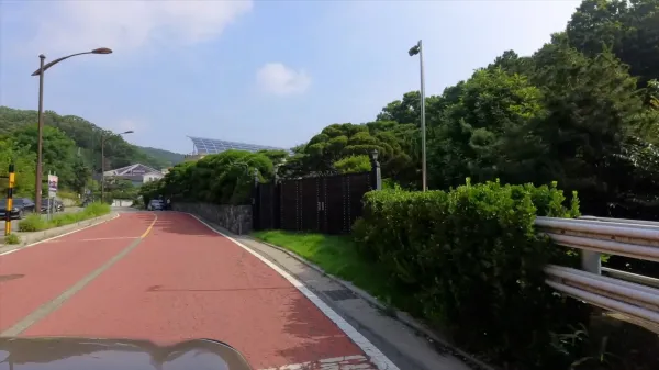 개발지에서 빠진 뒷골마을 최상단. 전원주택 단지는 딱 이와 비슷한 분위기가 예상된다.