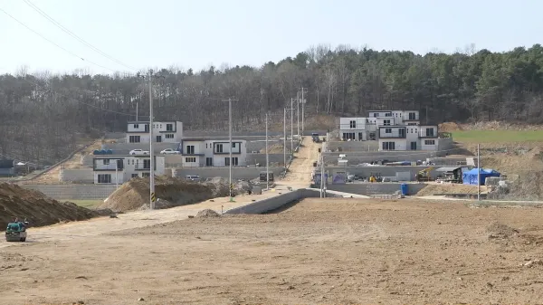 계속 들어서는 운천리 타운하우스들. 휴양형 마을의 수요는 어디든 있다