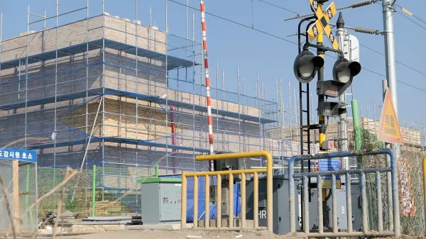 리모델링 공사중인 운천역 모습(22.4). 현재는 개통해 활발히 운영중이다