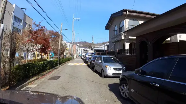 서리풀지구 인근의 마을 상황. 구옥과 근생, 소규모 공장들이 얽혀있다