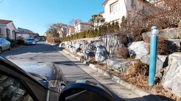 전형적인 부촌 전원마을의 모습을 보여주는 내부