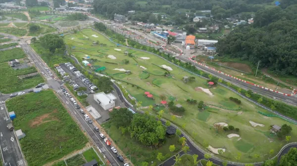 대형 파크골프장과 단독필지. 위에서 보면 아름답지만 아래에서 보면?